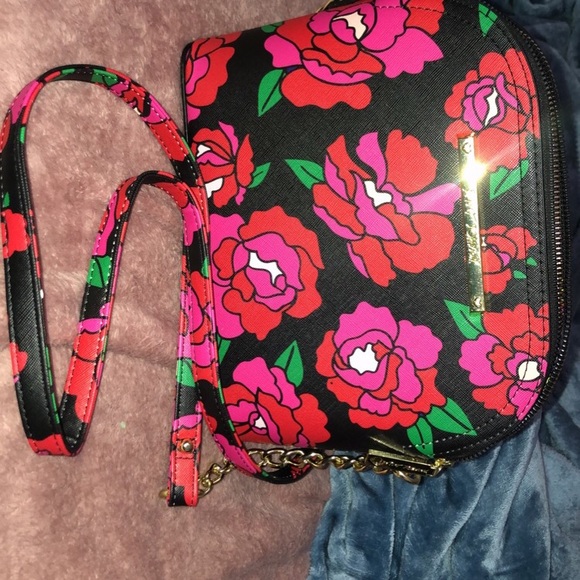 BESTSY JOHNSON FLORAL PURSE!! - Picture 5 of 5